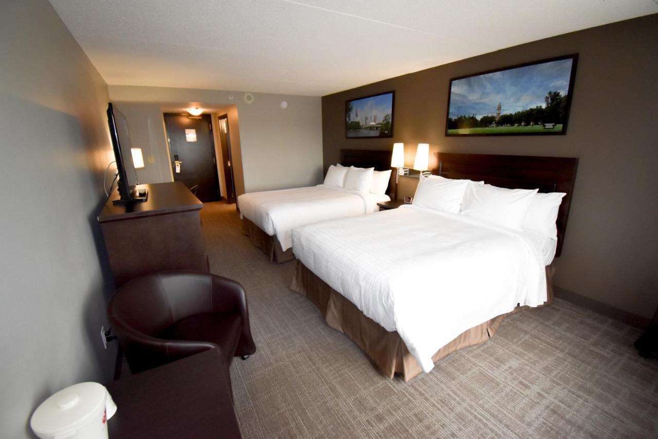 Queen Room,1758838555:JPEG