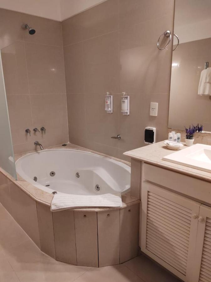 Executive Suite,1163052327:JPEG