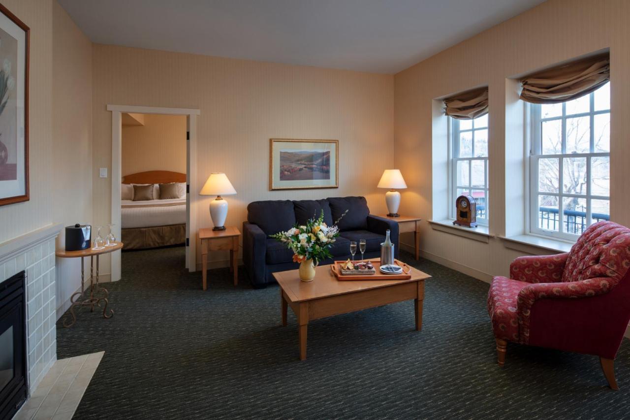 Deluxe King Suite