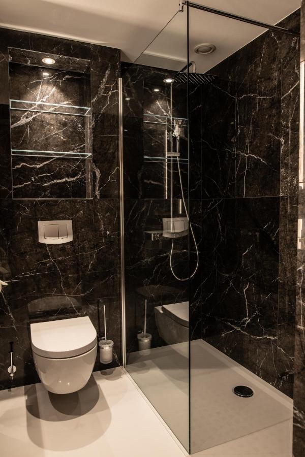 Twin Room Shower