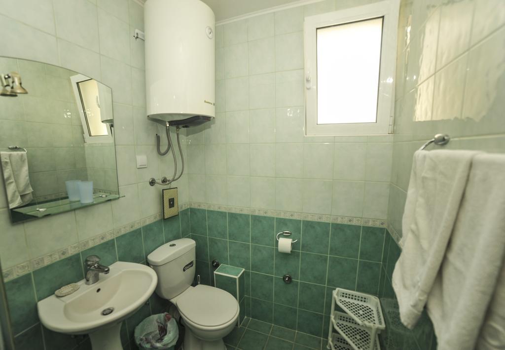 Standard Room, 1 King,1632991220:JPEG