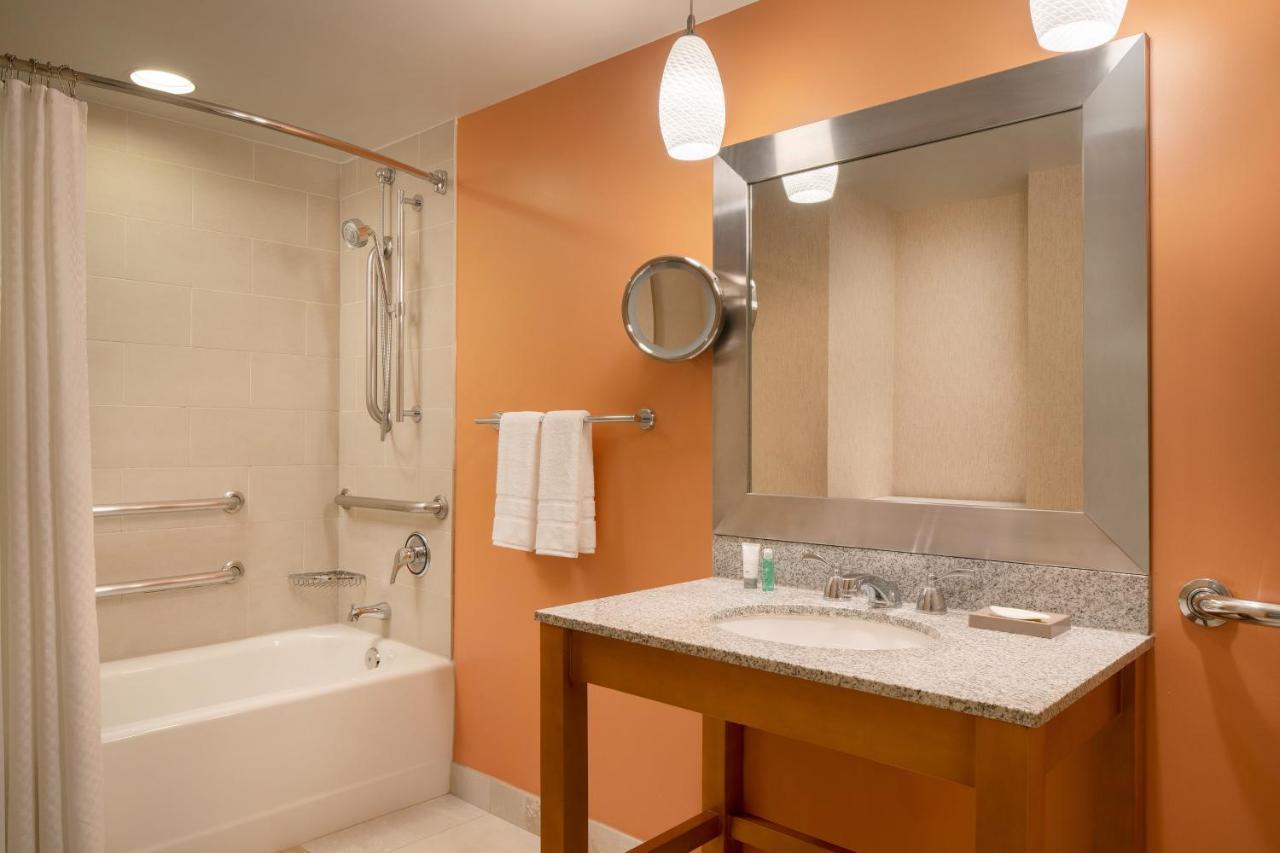 Accessible 1 King, Guest room, 1 King,1180967707:JPEG