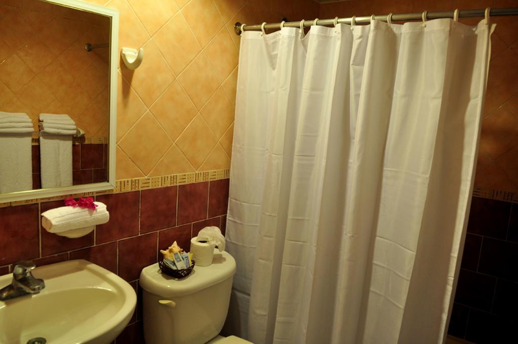 Queen Room - Free WiFi,345814009:JPEG