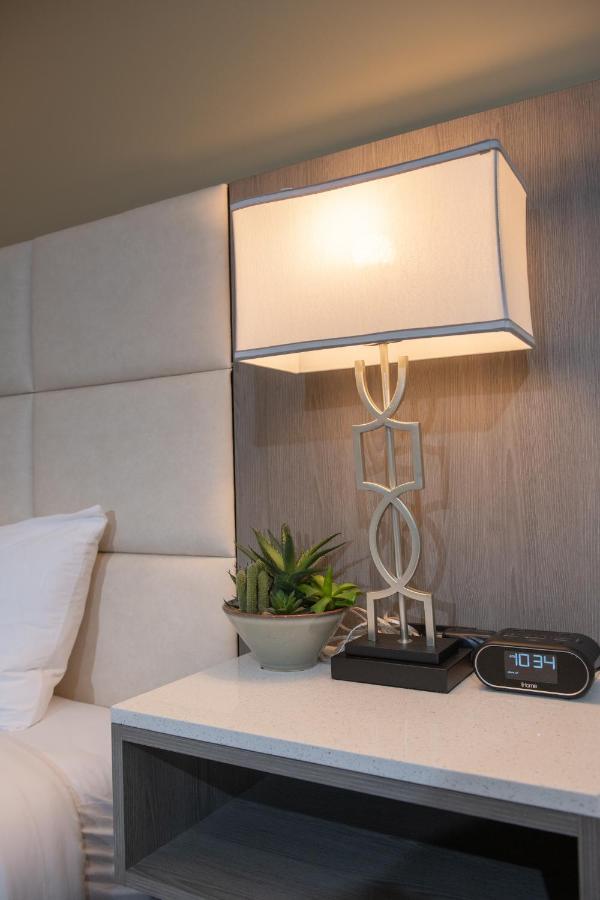 Deluxe Queen Suite