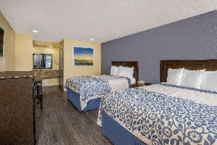 Queen Room with Two Queen Beds - Non-Smoking