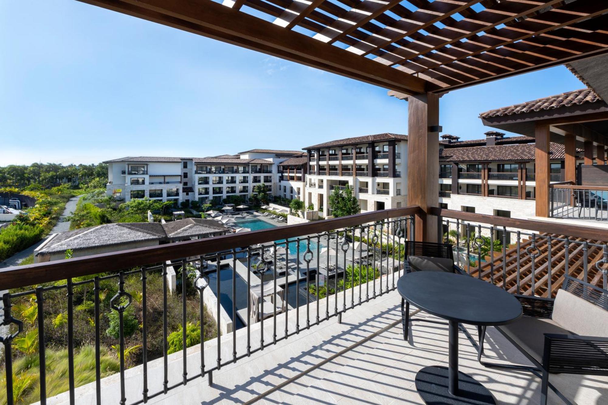 Adults Queen - Pool View Junior Suite