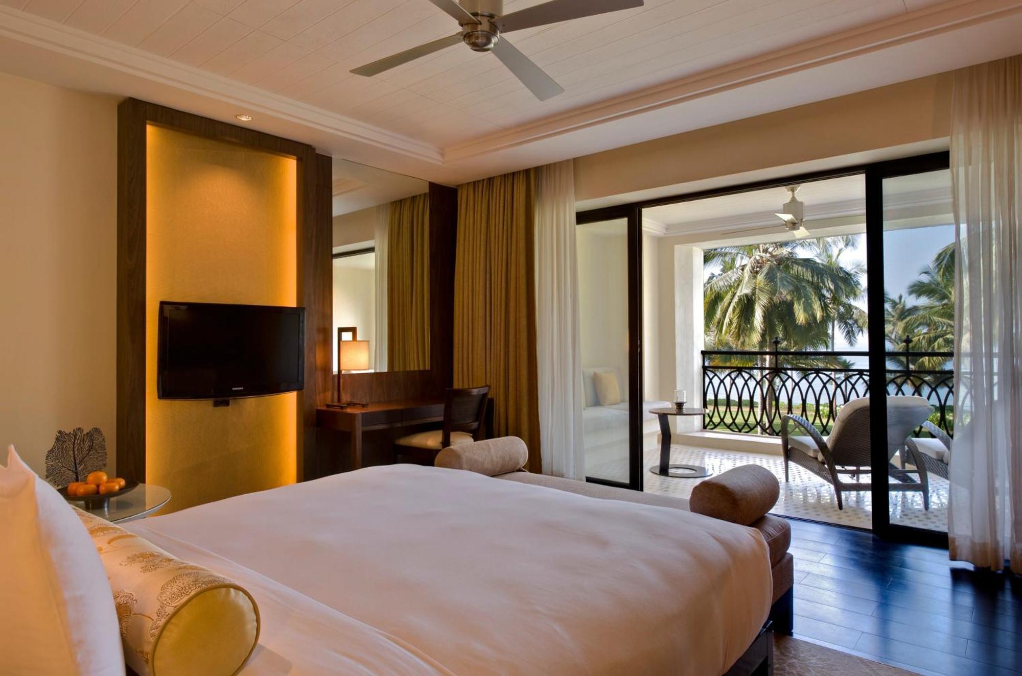 King Bed Balcony Garden View Club Access