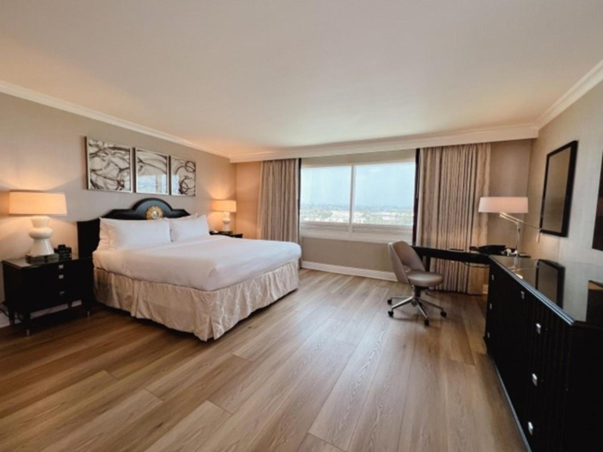 Deluxe Room One King Bed