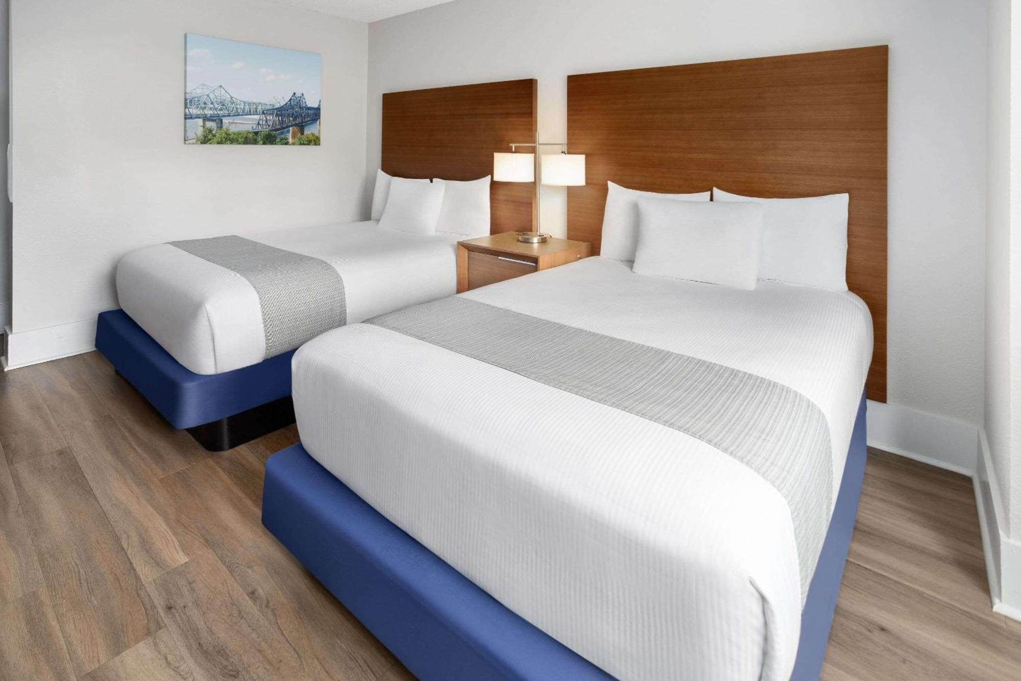 Deluxe Room with Two Double Beds, Mobility Access, Tub with Grab Bars and River View, No Smoking
