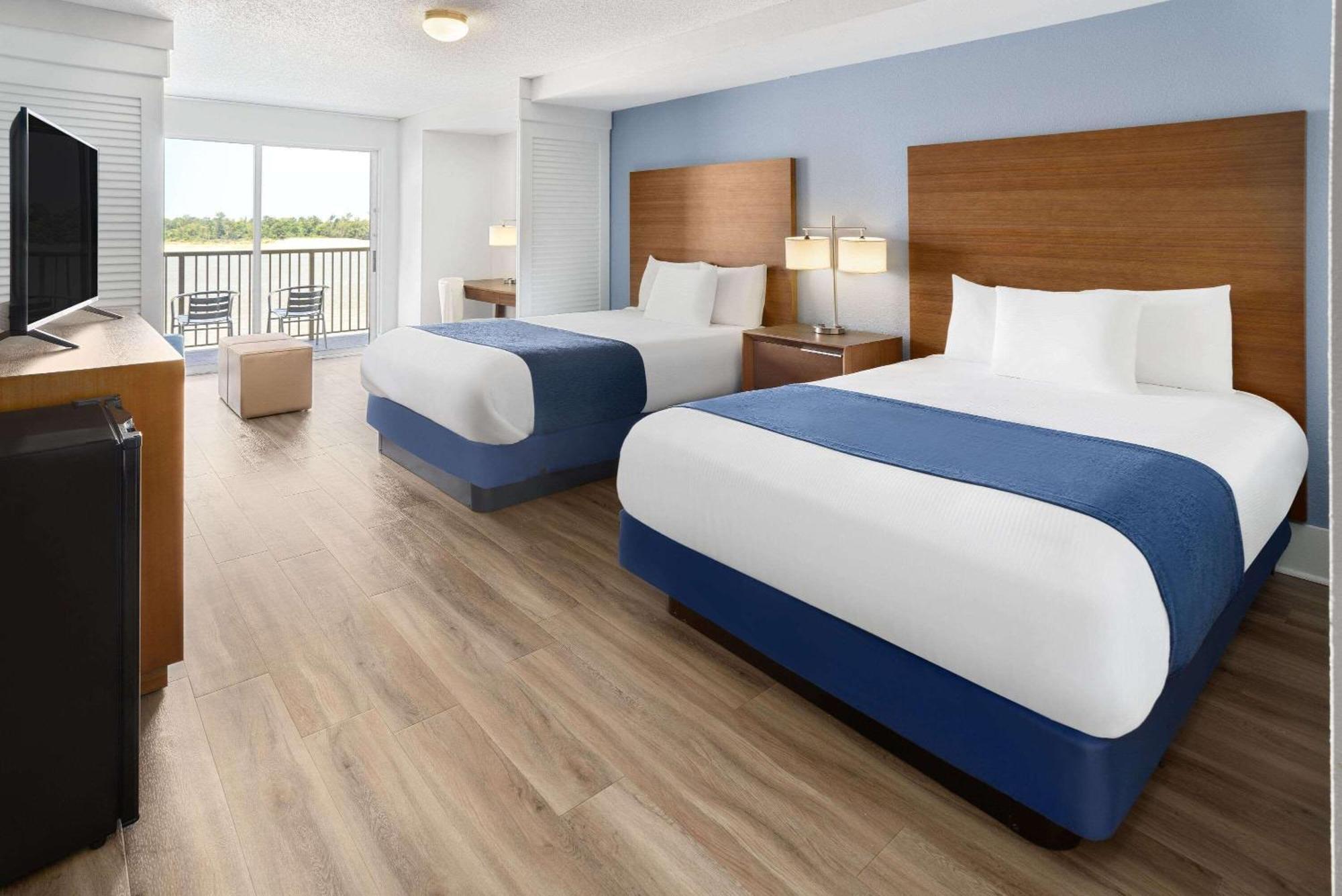 Deluxe Queen Room with Two Queen Beds and River View, Non-Smoking