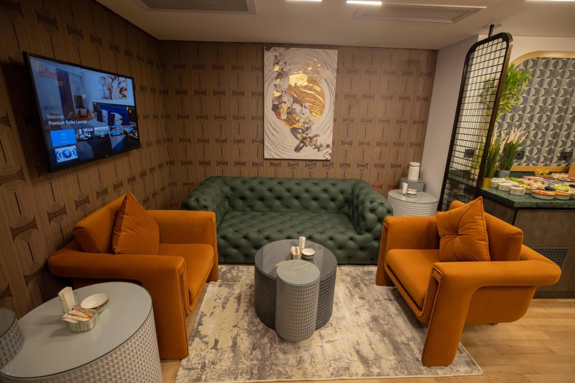 Premium Twin Room 24 or 7 Butler Lounge Access