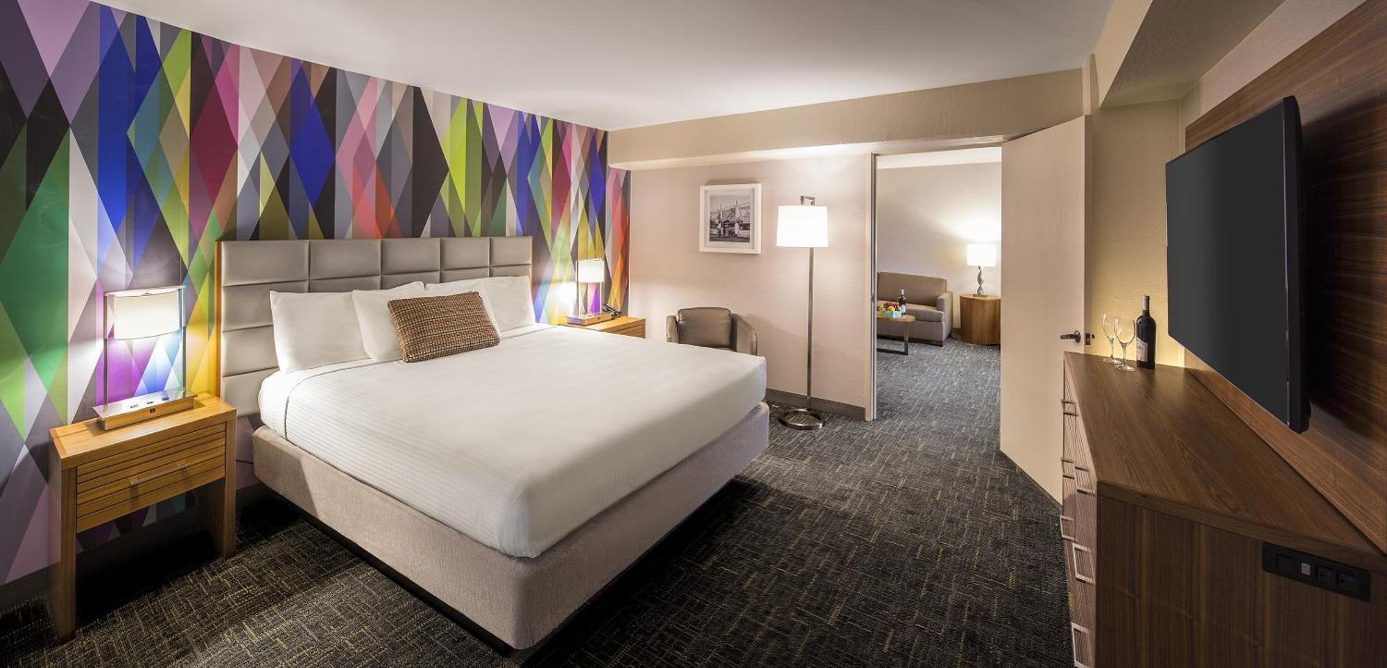 Mini Suite High Floor 1 King Non-Smoking