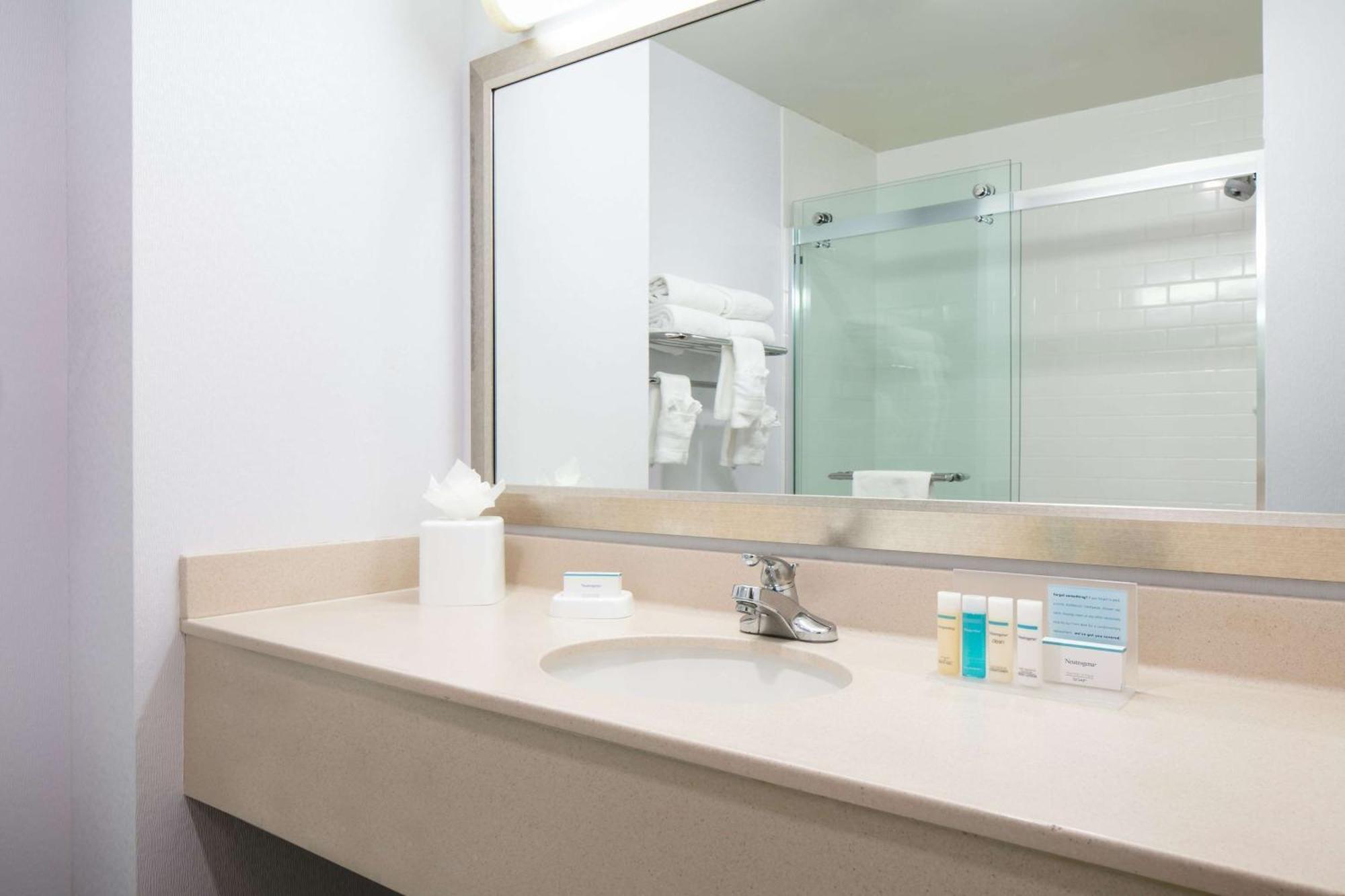 King Room with King Bed - Non-Smoking,1551388087:JPEG