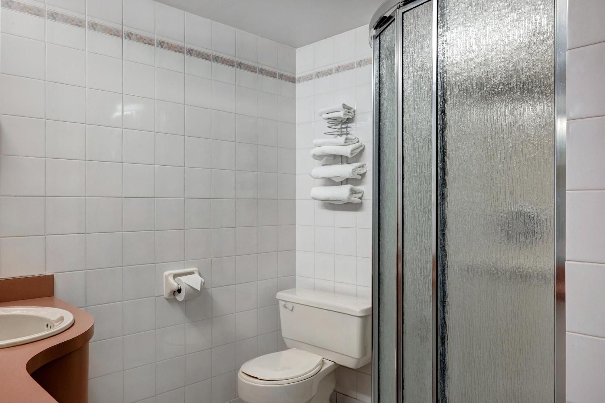 King Room with Hot Tub - Non-Smoking