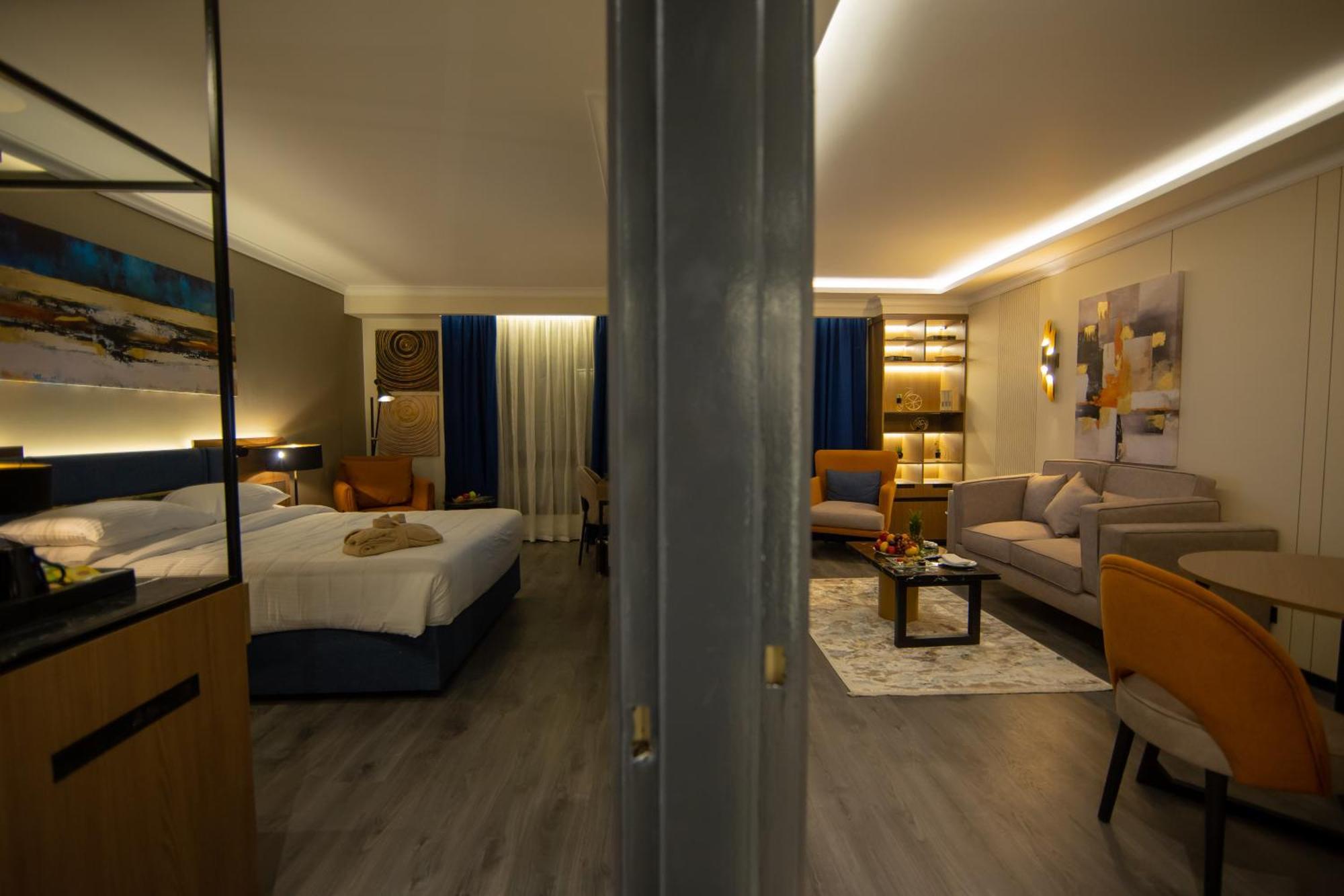 Premium Suite 24 or 7 Butler Lounge Access