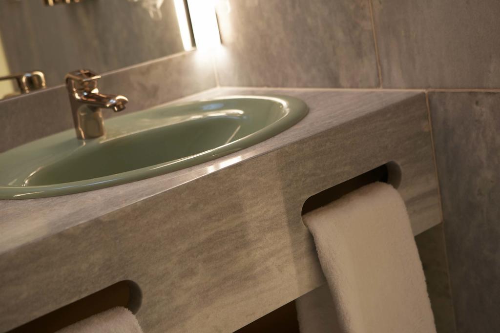 Twin Room with Bath,683369637:JPEG