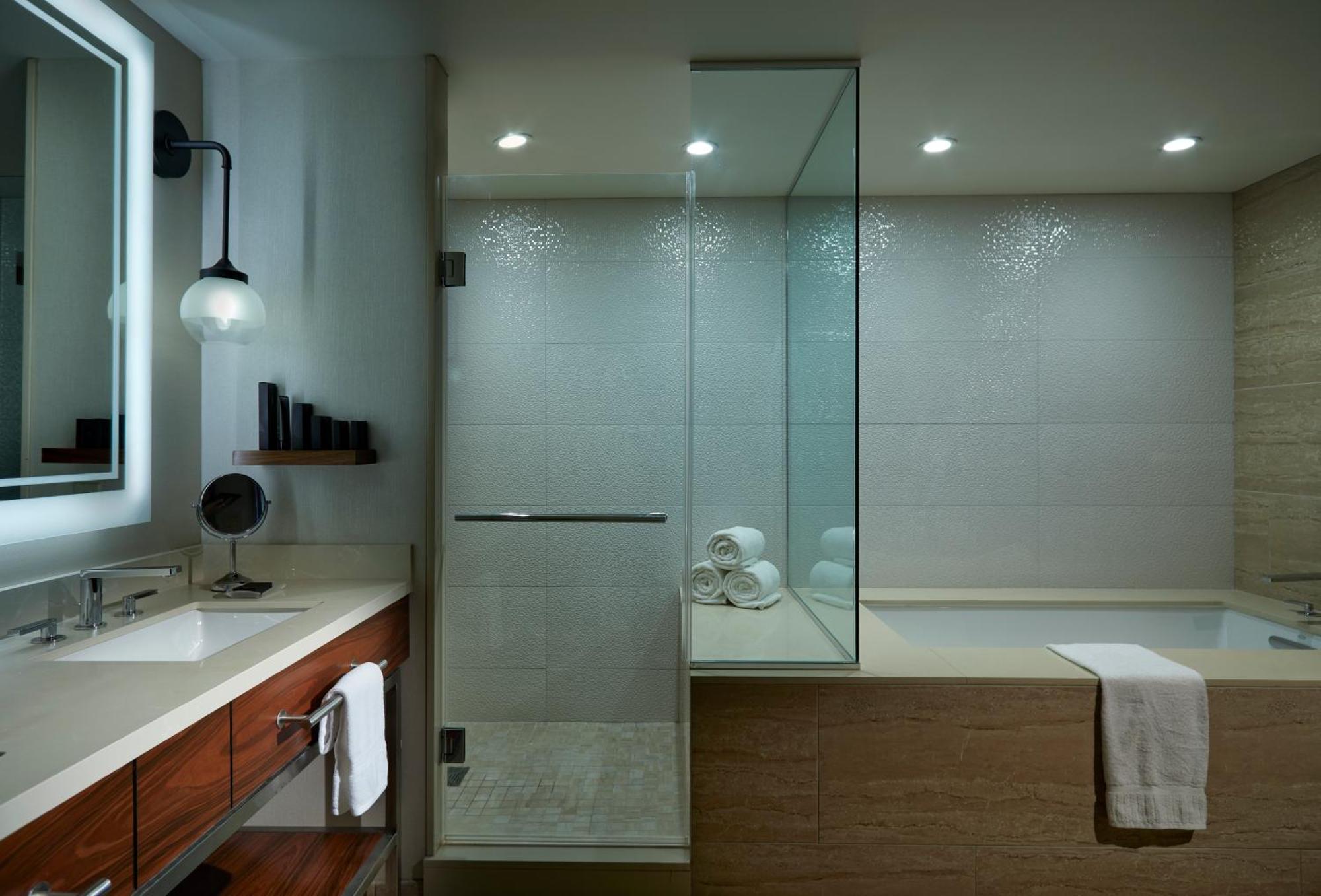 South Tower Apollo Ocean Suite