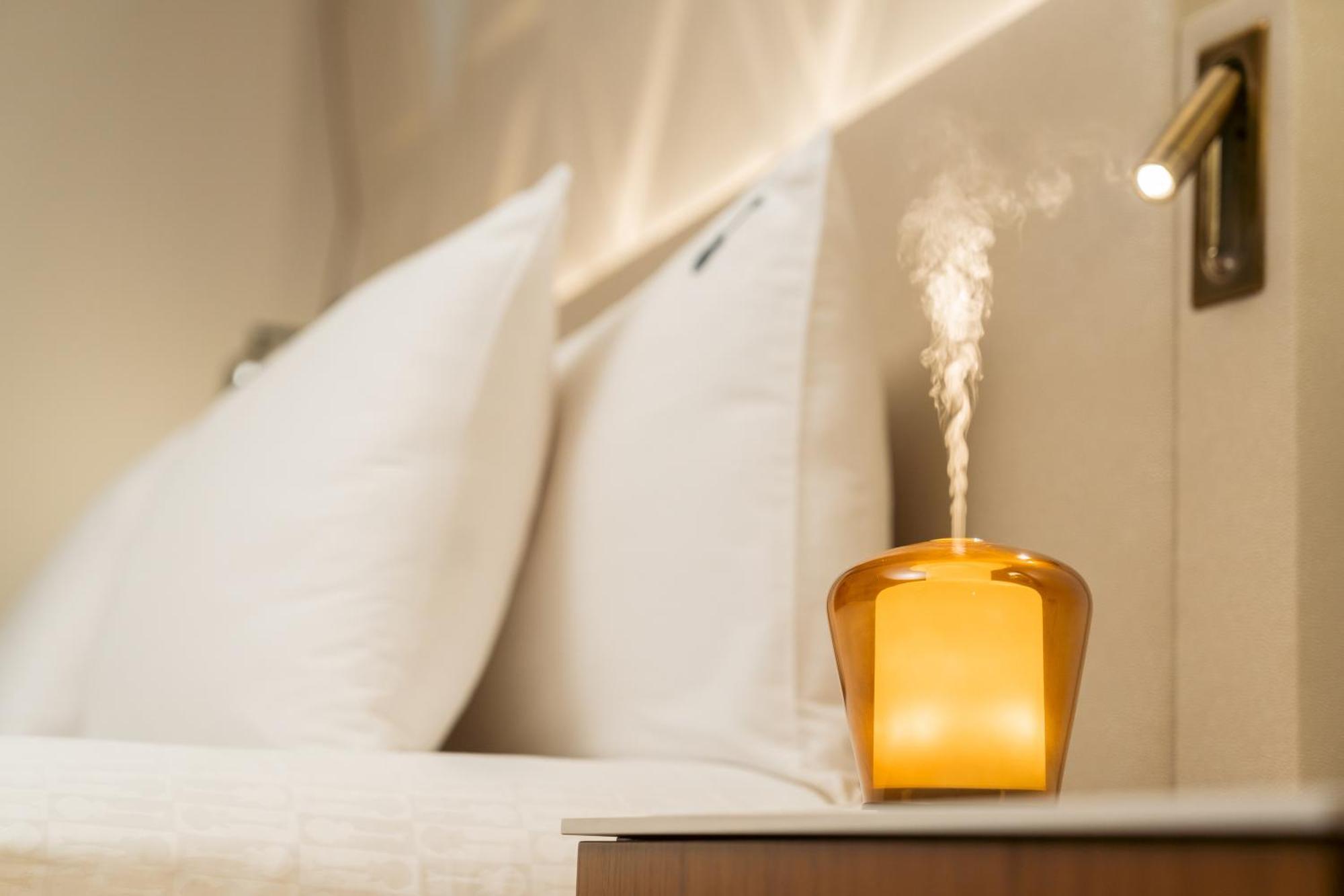 Rock Royalty Caribbean Sand Suite King & Sofa with Personal Assistant,1610221119:JPEG