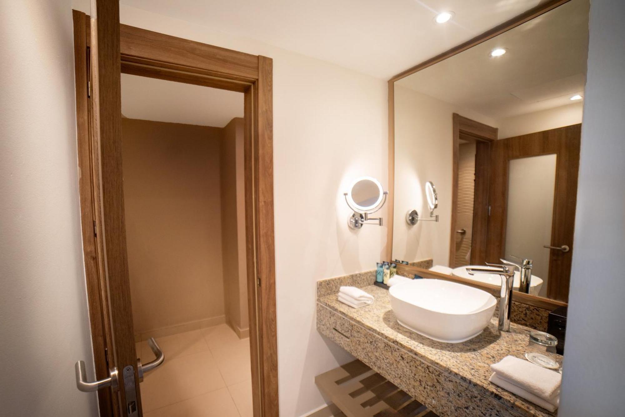 Luxury Swim Out Room Diamond Club
