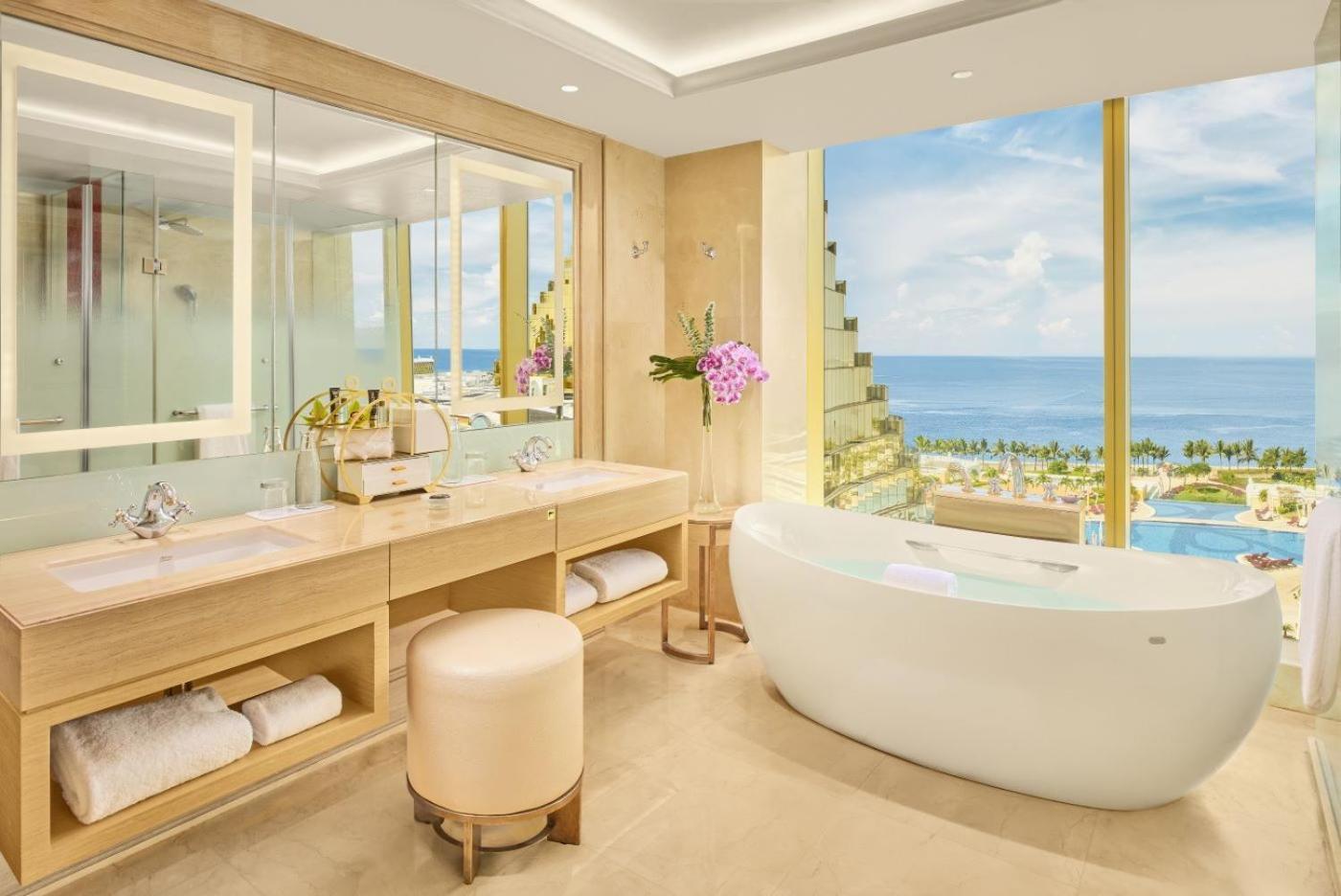 Grand Deluxe Club Room