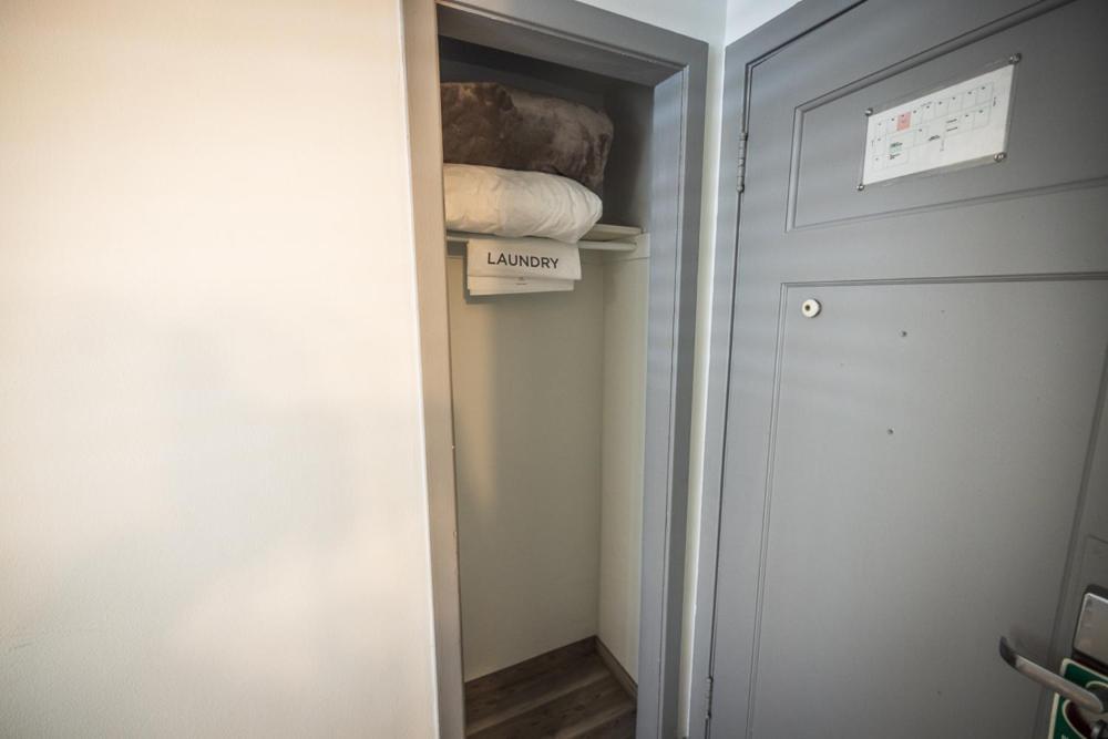 Queen Room,1646370204:JPEG