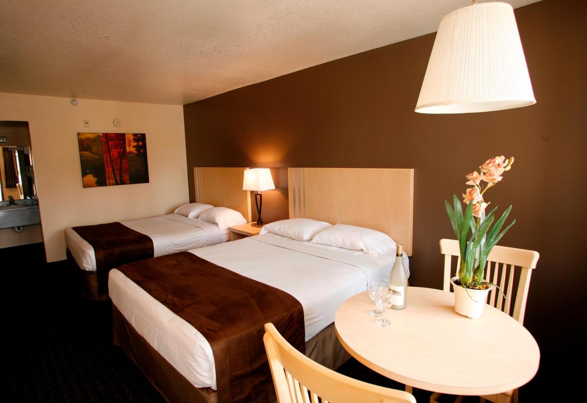 2 Queen Beds,1649025218:JPEG