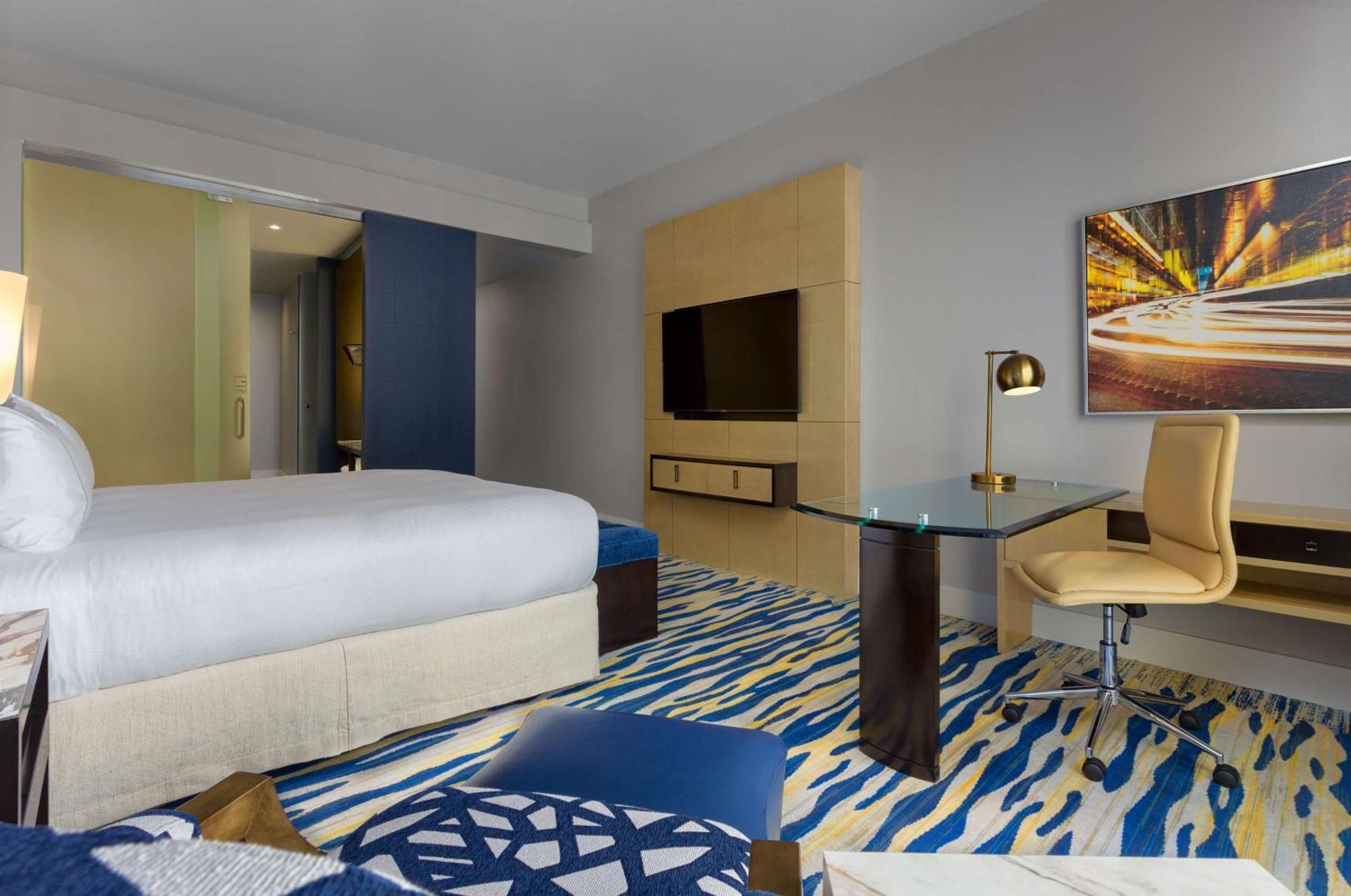 Superior King Room with Partial Ocean View