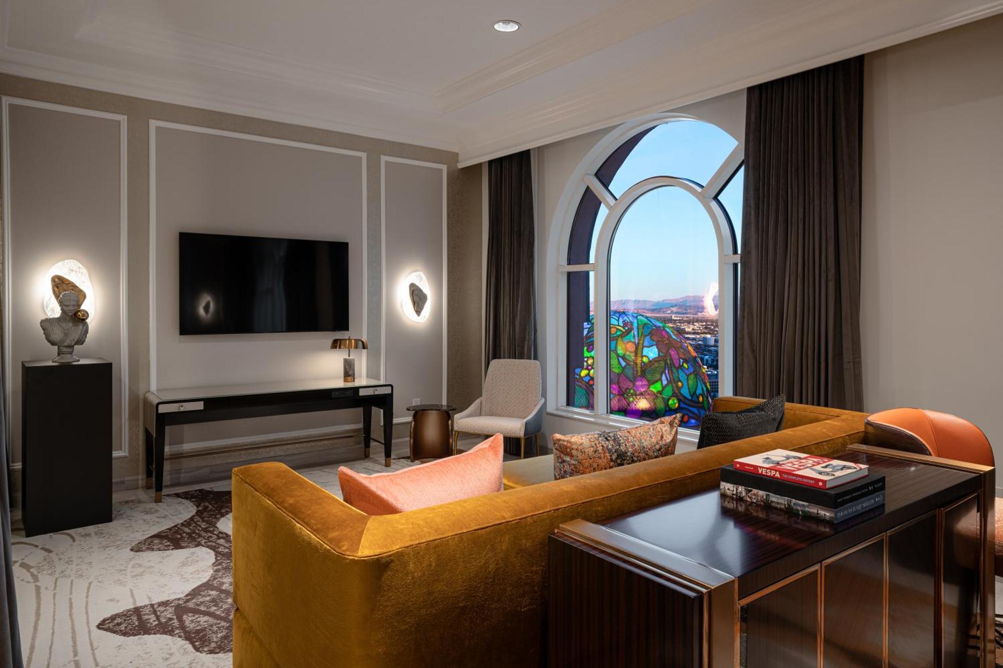 Newly Remodeled Grand King Suite City View