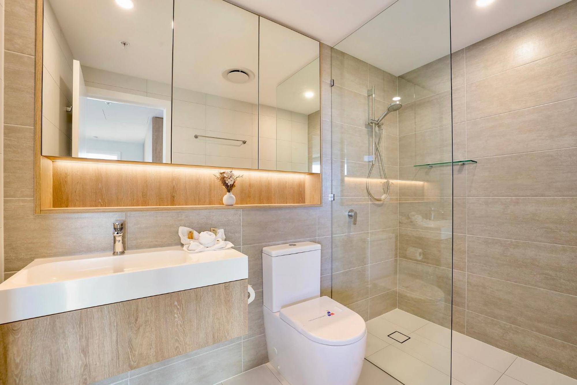 Luxury Two-Bedroom Apartment with Sky Ocean View