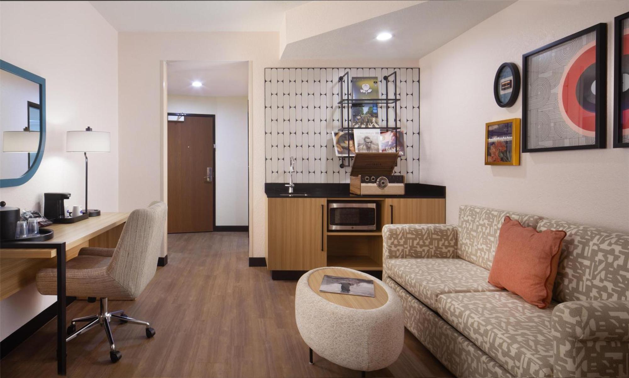 King Room with Wet Bar