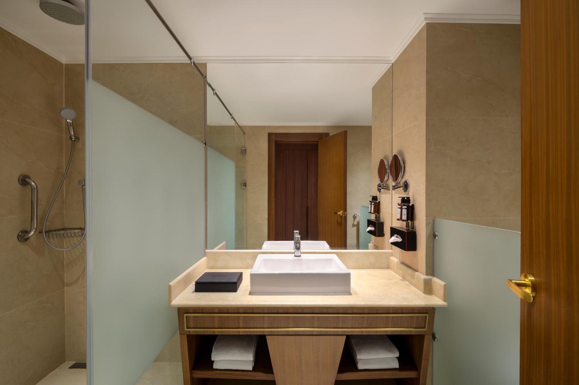 Executive Suite City View