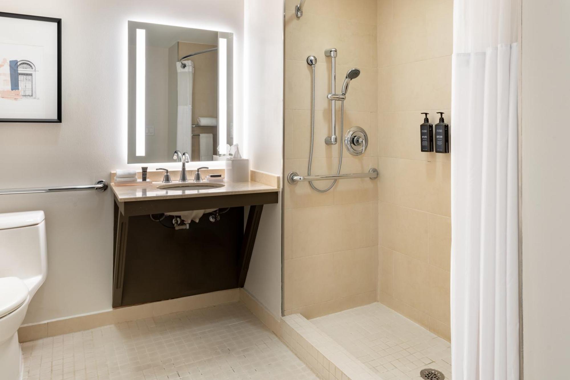 Traditional Room Two Queen Beds City View Bathtub Mobility Hearing Accessible