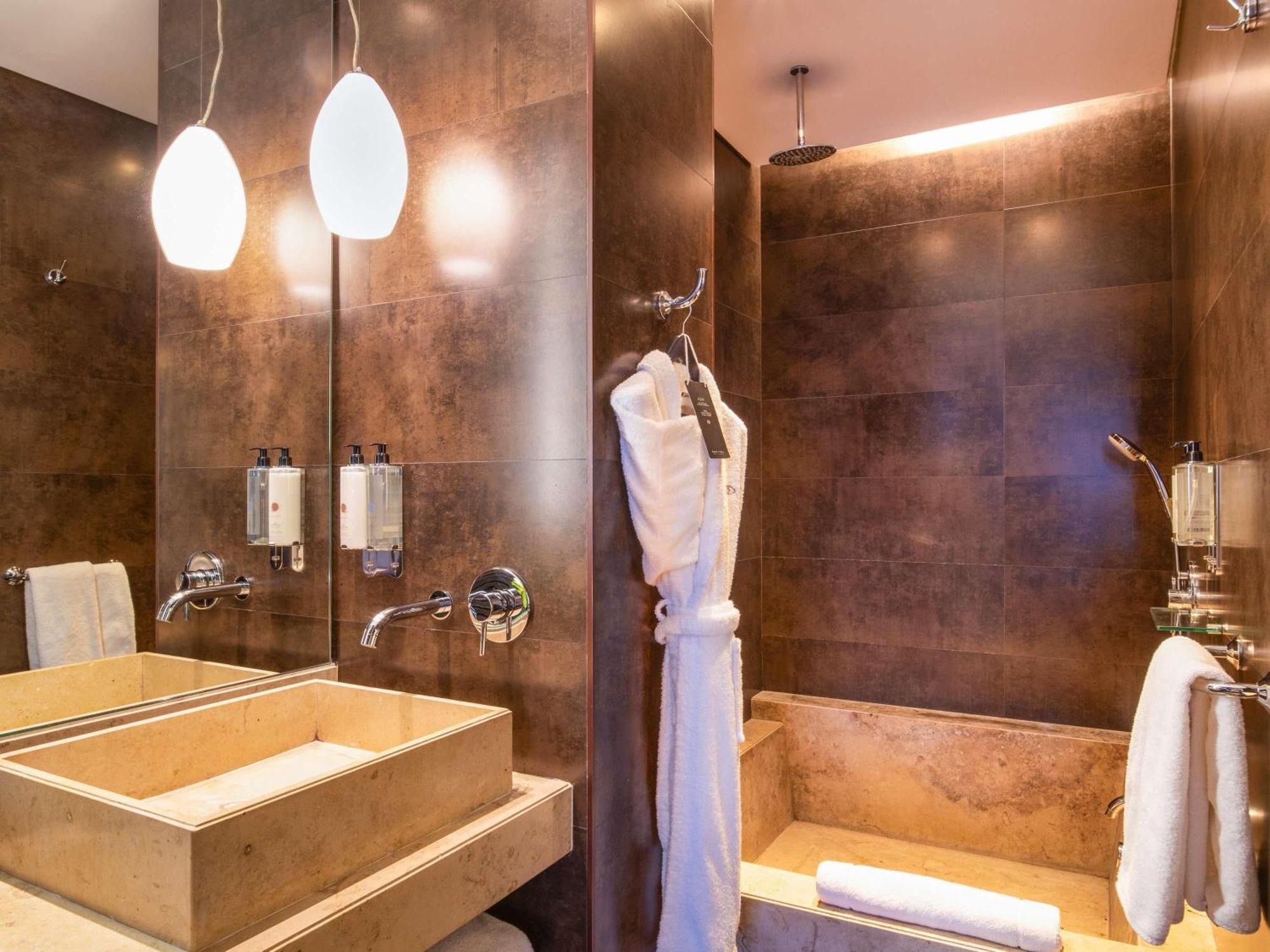 Luxury Twin Room with View,1717071486:JPEG