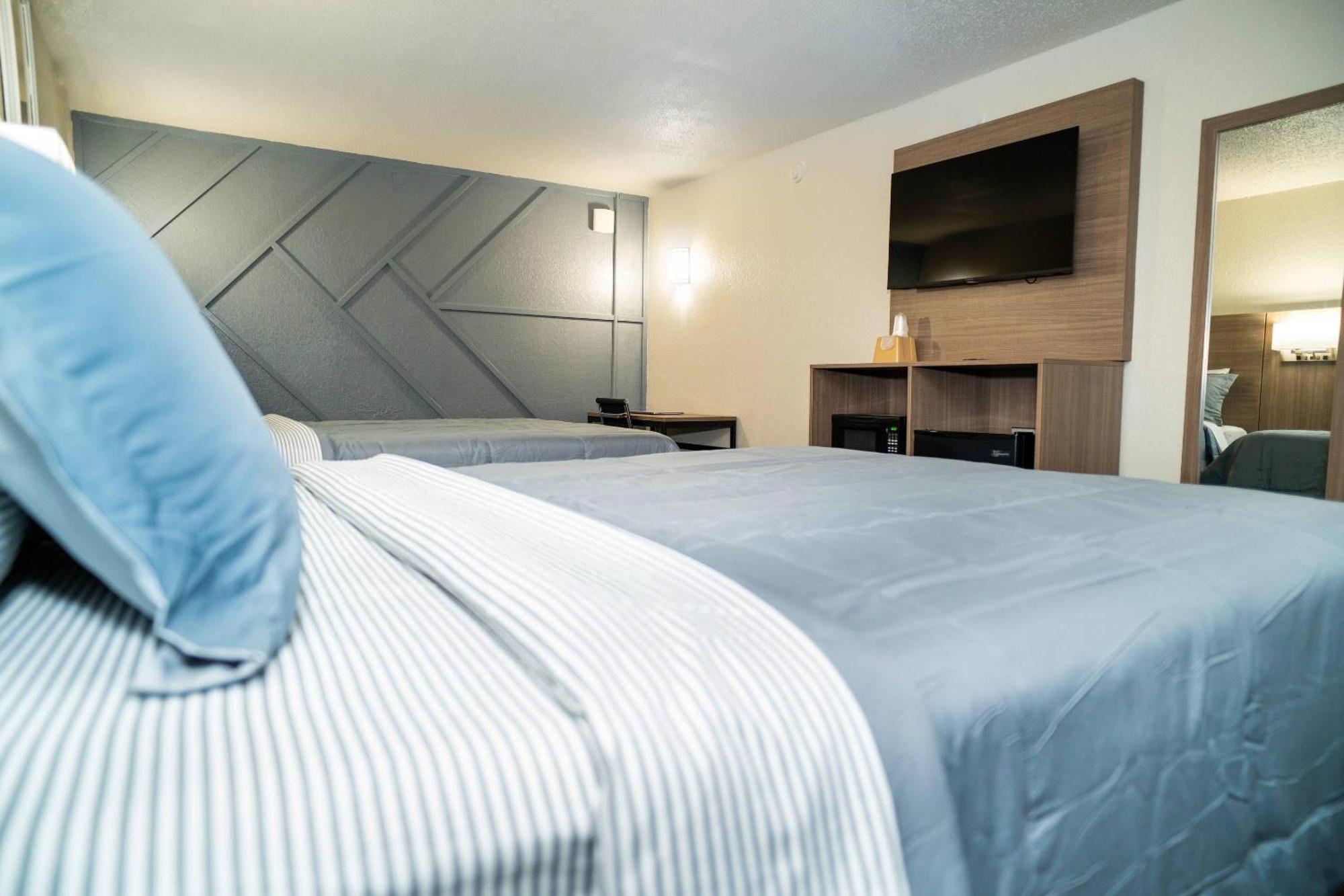 Double Room with Two Double Beds - Smoking,1739392213:JPEG