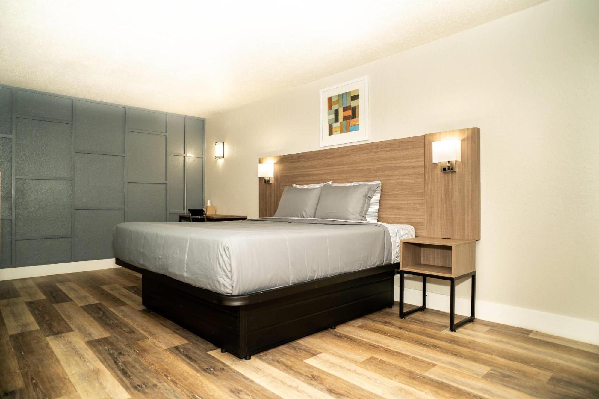 King Room - Non-Smoking,1739392217:JPEG