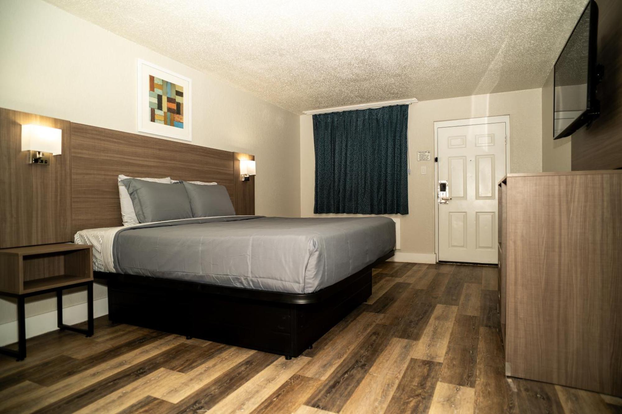 King Room - Smoking,1739394009:JPEG