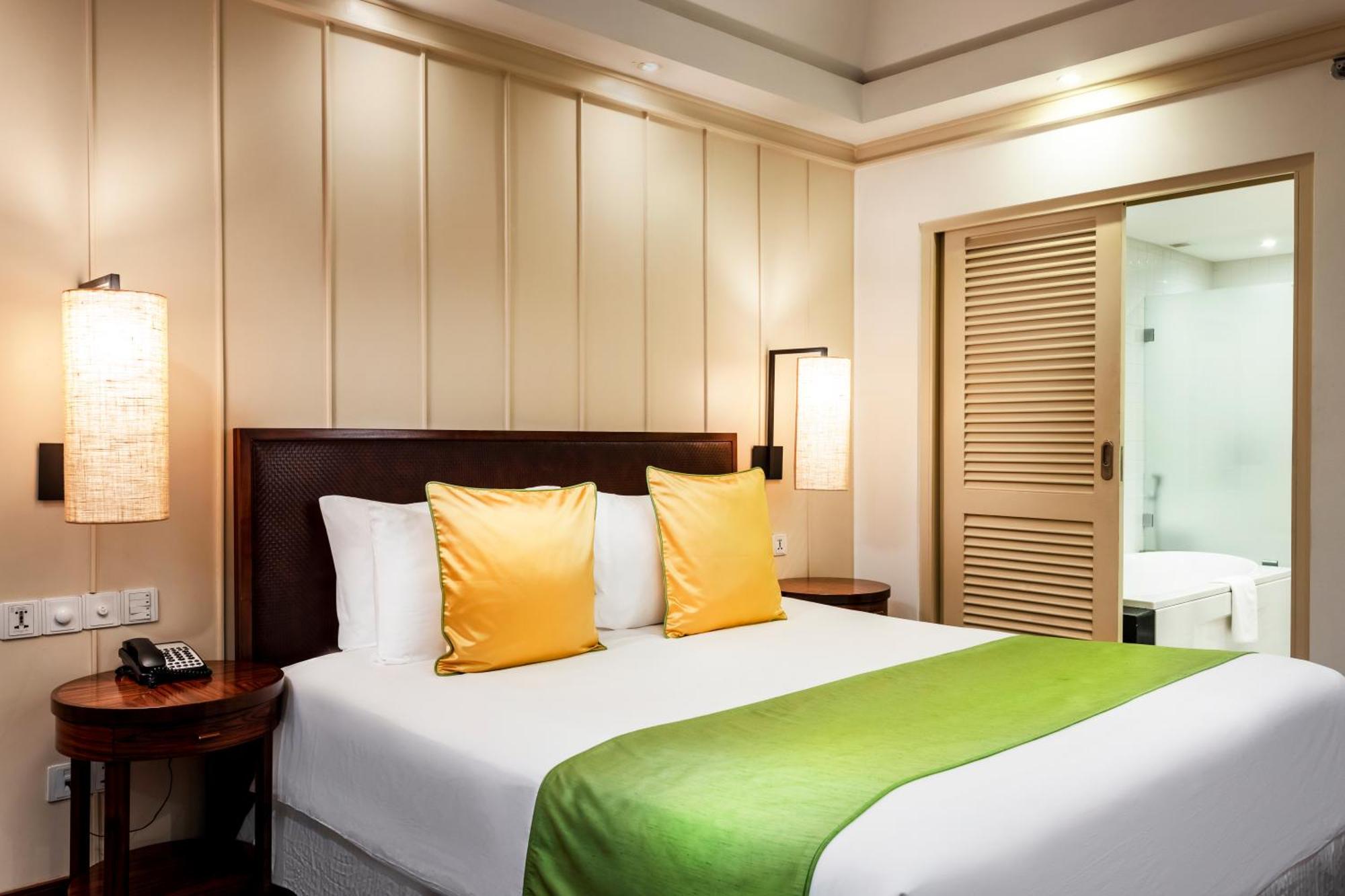 Deluxe Pool View Room King Bed