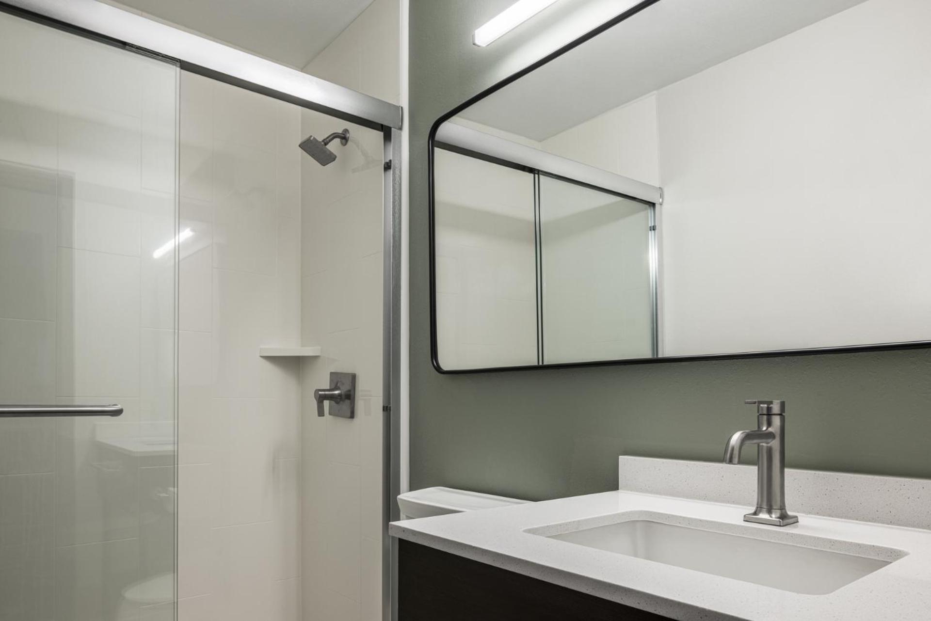 Luxury Room 2 Queens Non- Smoking Newly Renovated,1743170635:JPEG