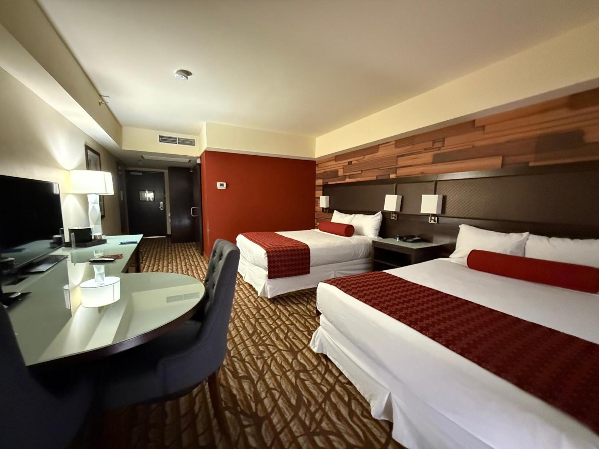 Deluxe Queen Room