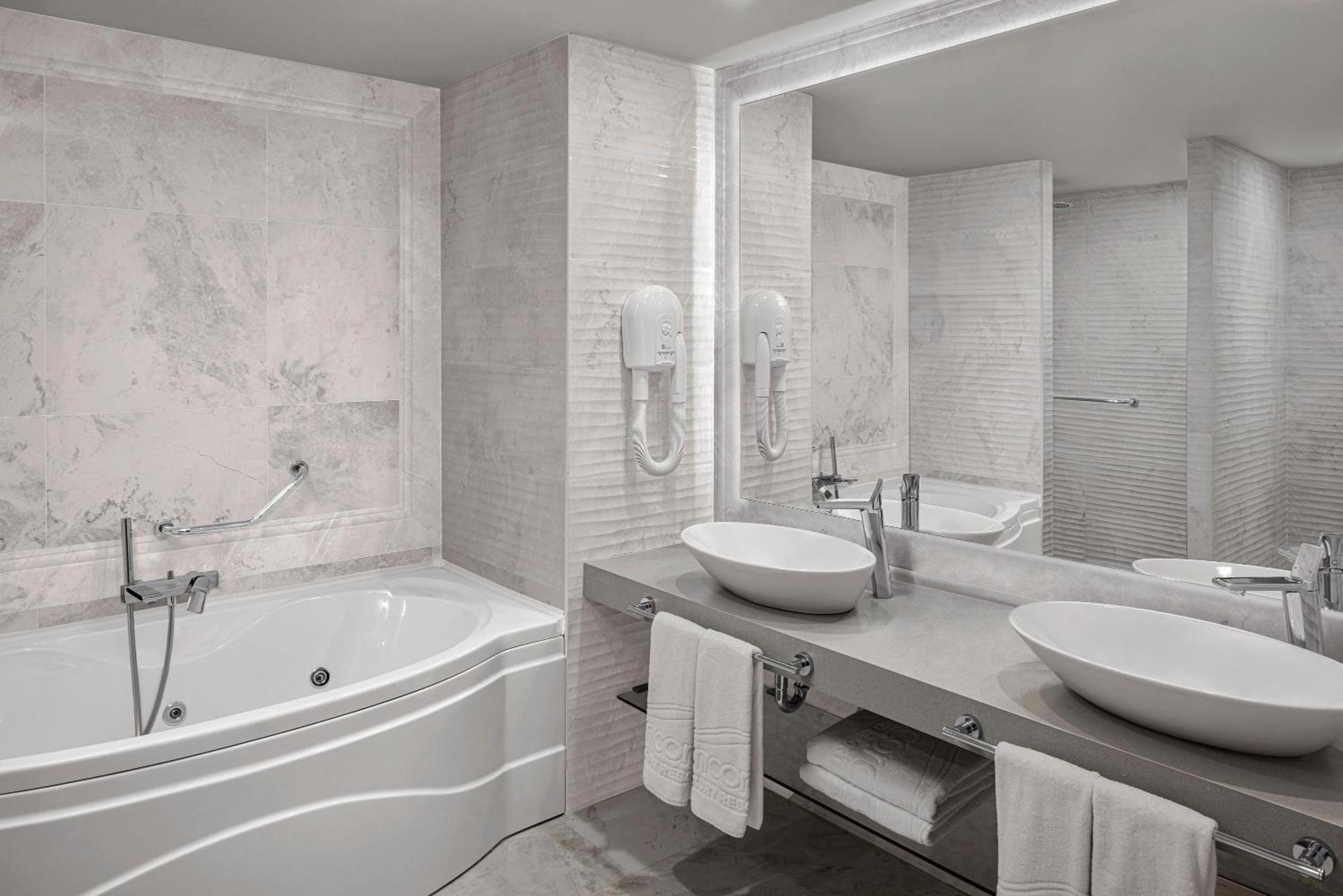 Executive Suite,1747319198:JPEG