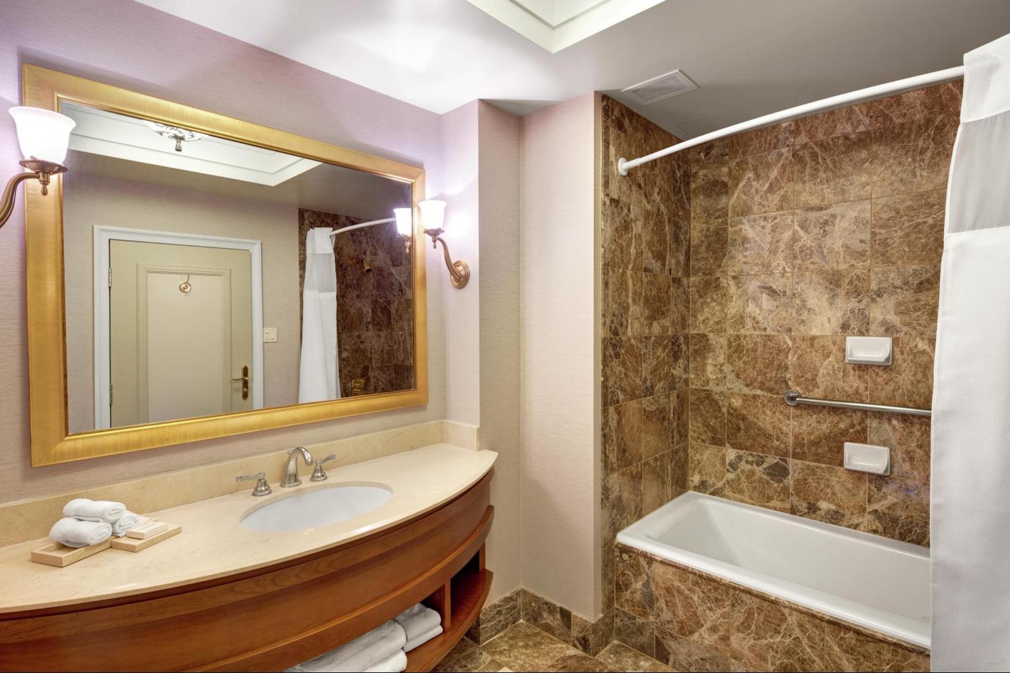 Chambre Lit King-Size - Vue sur Lac