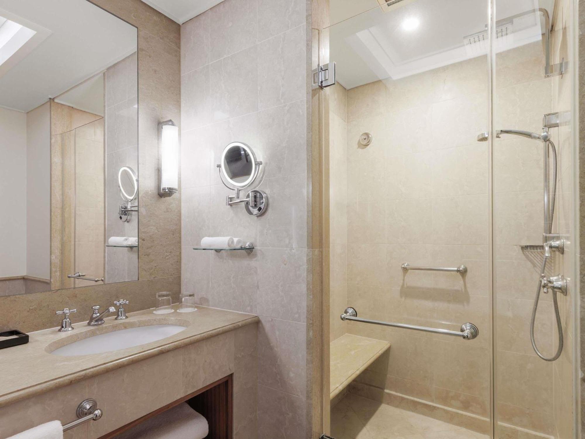 Deluxe King Room Park View Single Spa one drink voucher