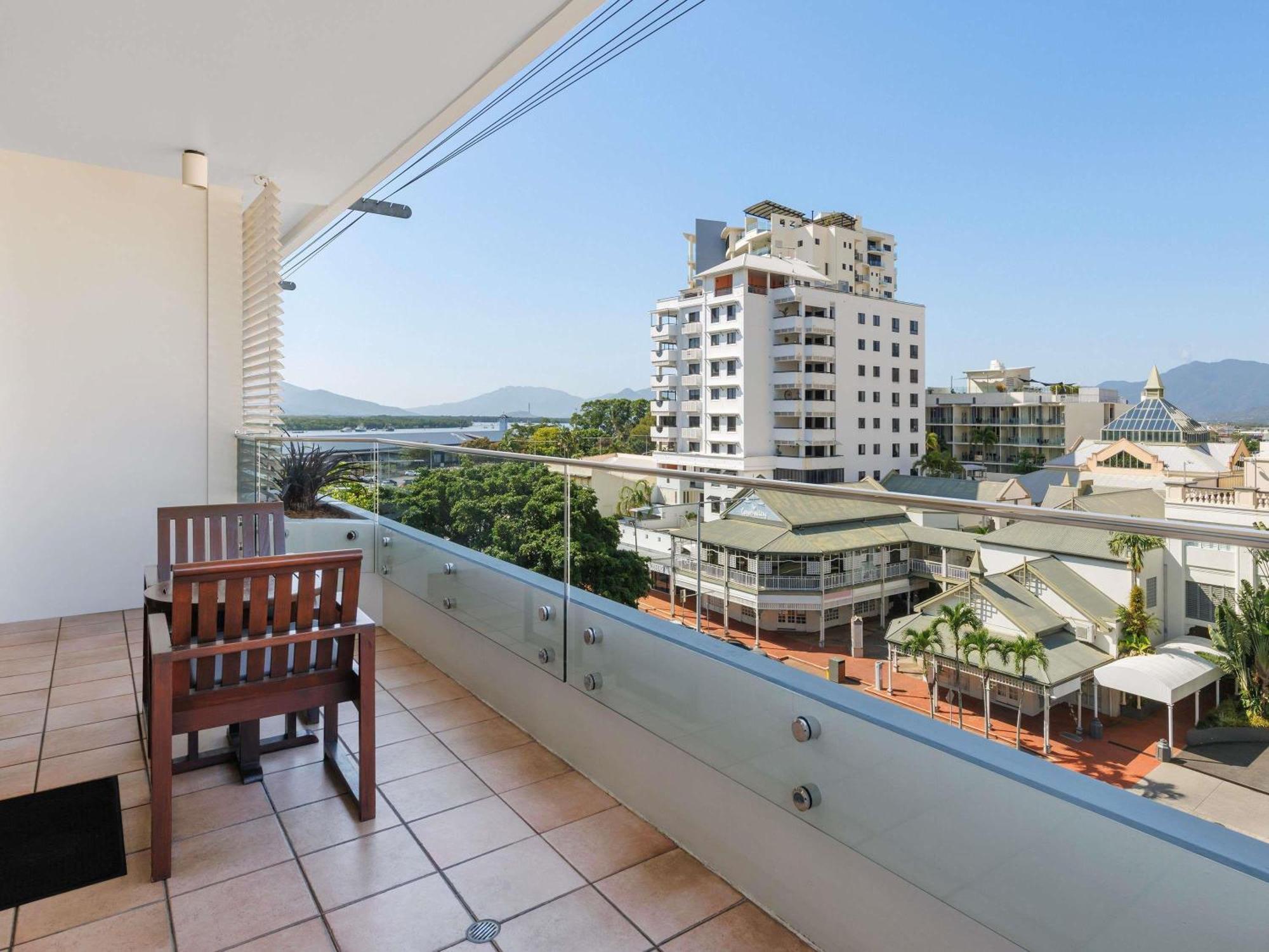 Junior Twin Suite Two Double Beds City Views one drink voucher