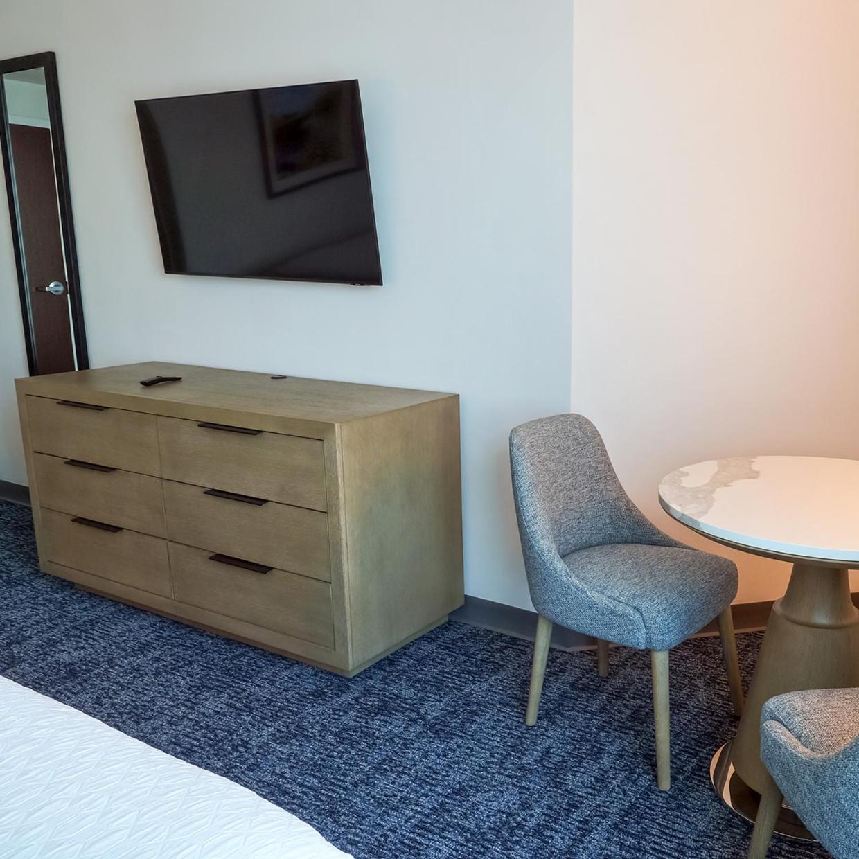 Deluxe Double Queen Suite