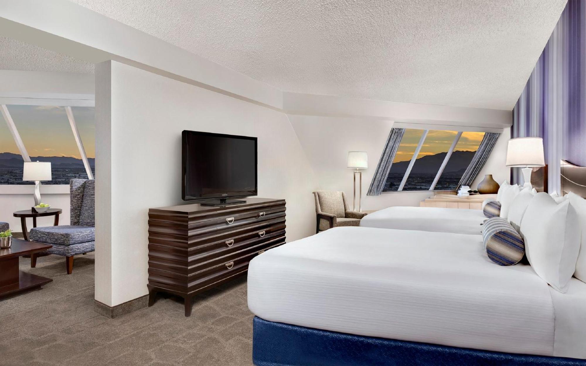 Pyramid Two Queen Corner Suite