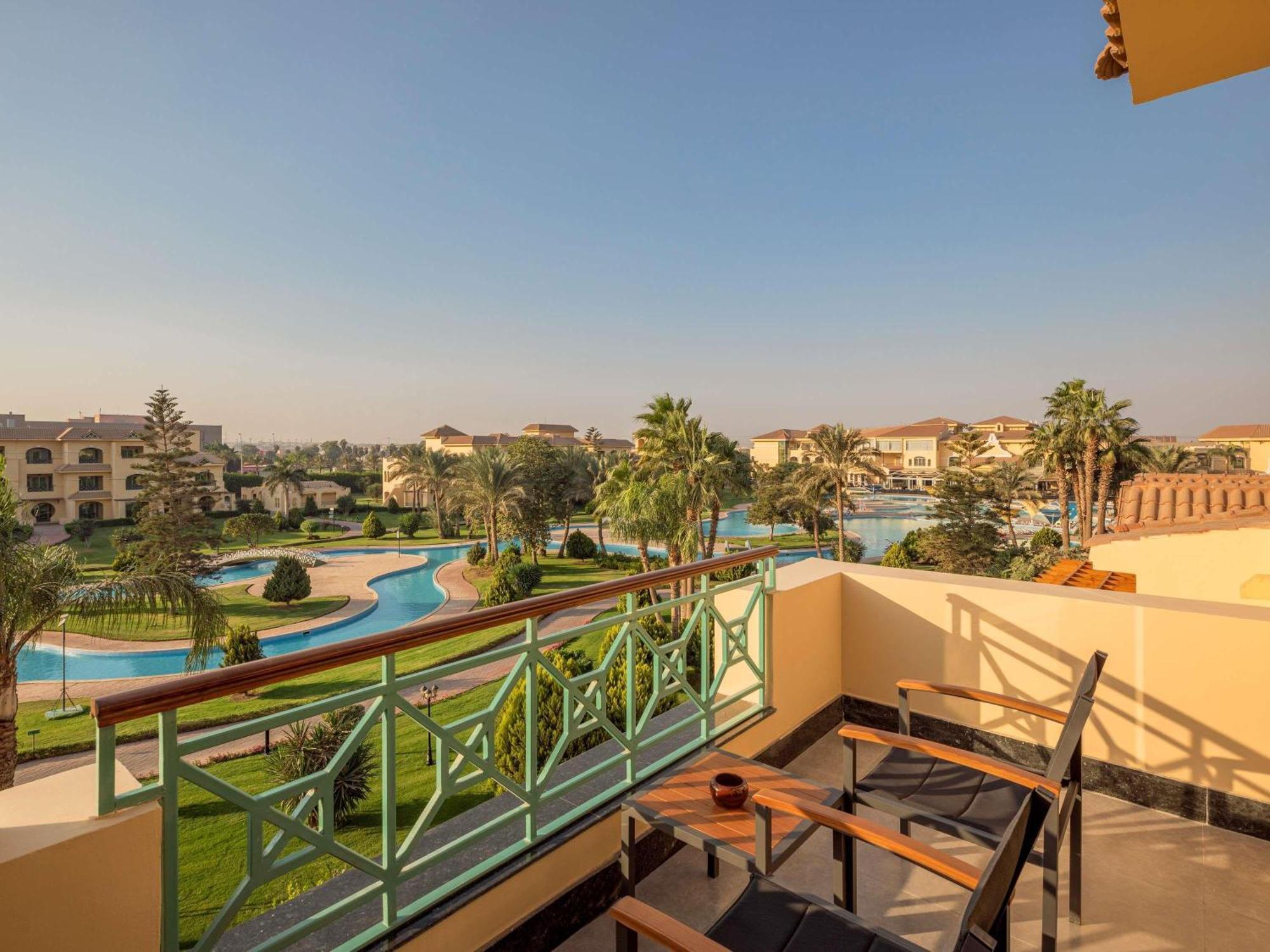 Premier King Room Pool View
