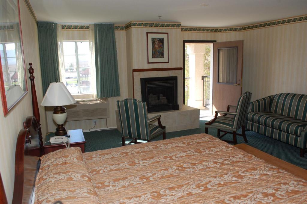 Queen Room Two Queen Beds Lake View
