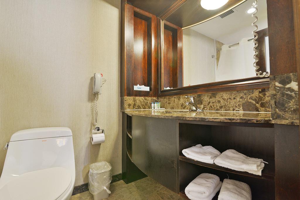 Premium Suite 1 King Bed Jetted Tub,1212628816:JPEG