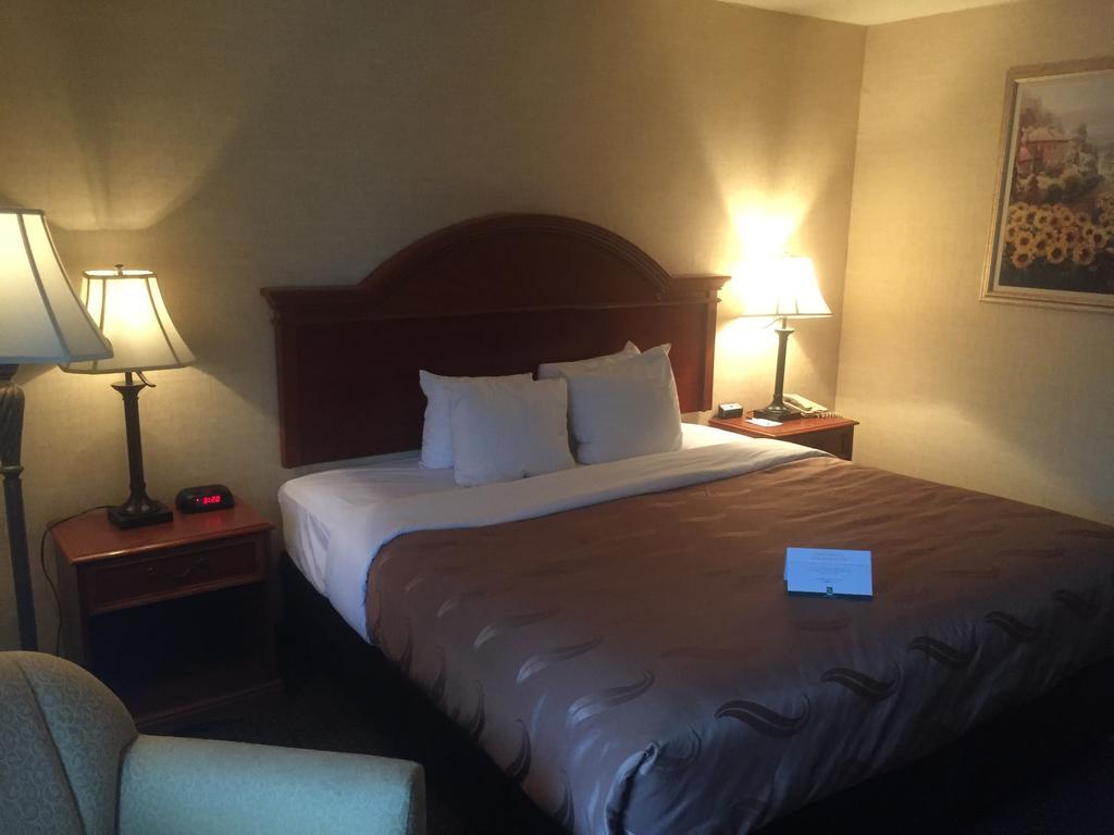 King Room - Smoking- Not Pet Friendly
