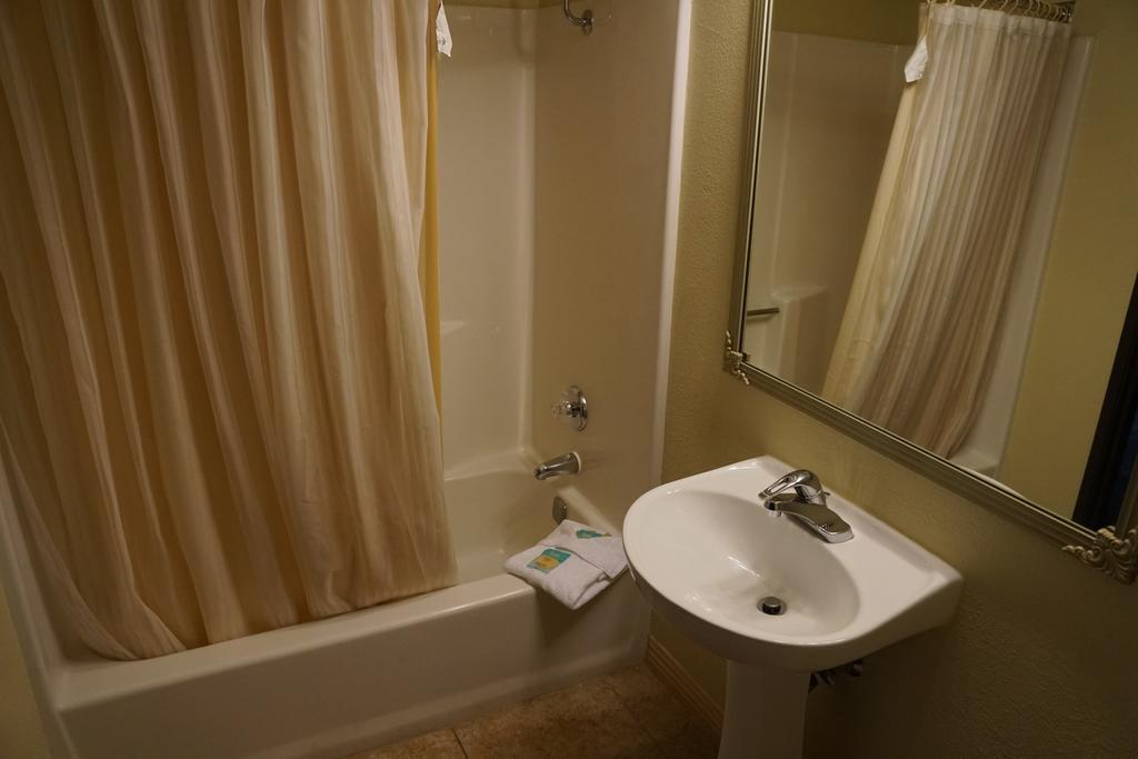 Superior Queen Room with Bathtub with Grab Bars - Mobility Accessible/Non-Smoking